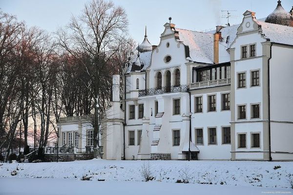 Schlosshotel Podewils (Polanów)